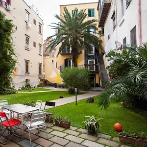 la-controra-hostel-naples.hotels-amalfi.com/